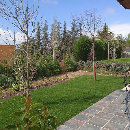 Casita Independiente Con Jardin Cercedilla Luaran gambar